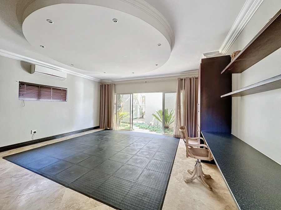 5 Bedroom Property for Sale in Silver Lakes Golf Estate Gauteng