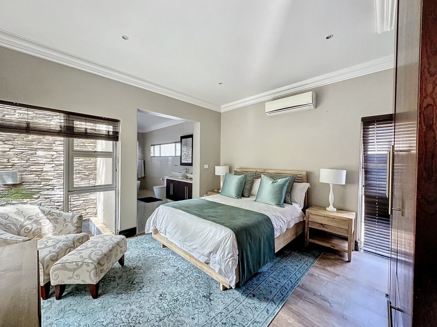 5 Bedroom Property for Sale in Silver Lakes Golf Estate Gauteng