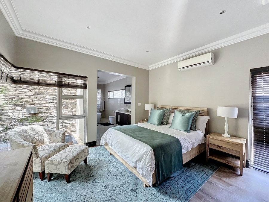 5 Bedroom Property for Sale in Silver Lakes Golf Estate Gauteng
