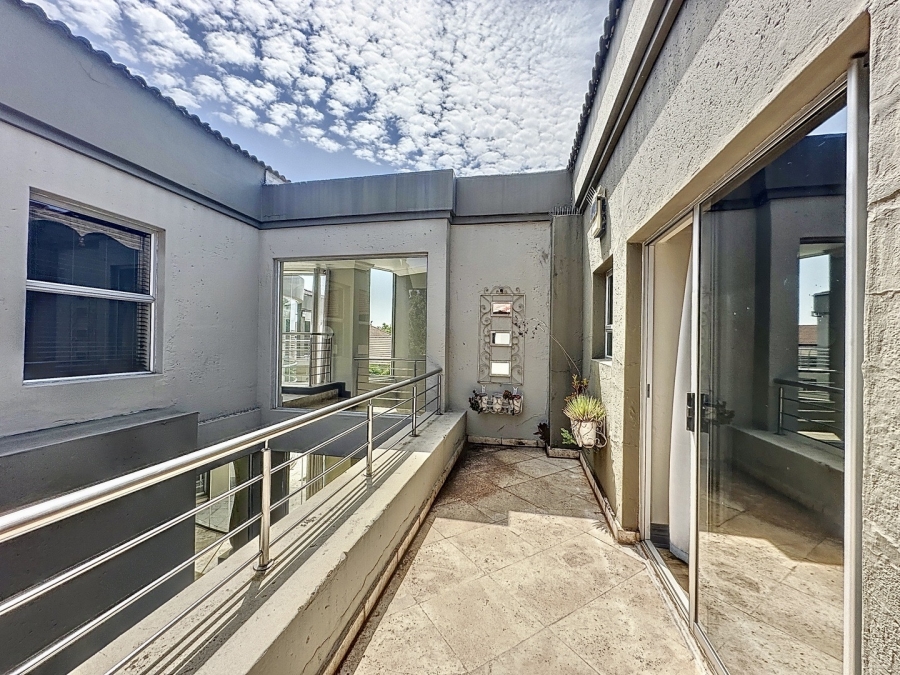 5 Bedroom Property for Sale in Silver Lakes Golf Estate Gauteng