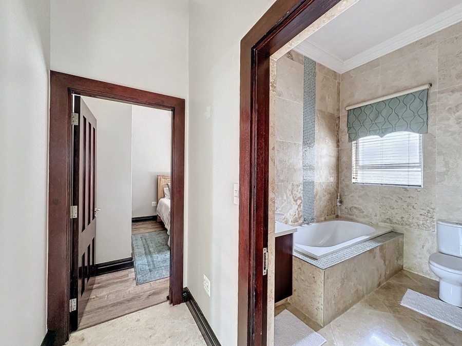 5 Bedroom Property for Sale in Silver Lakes Golf Estate Gauteng
