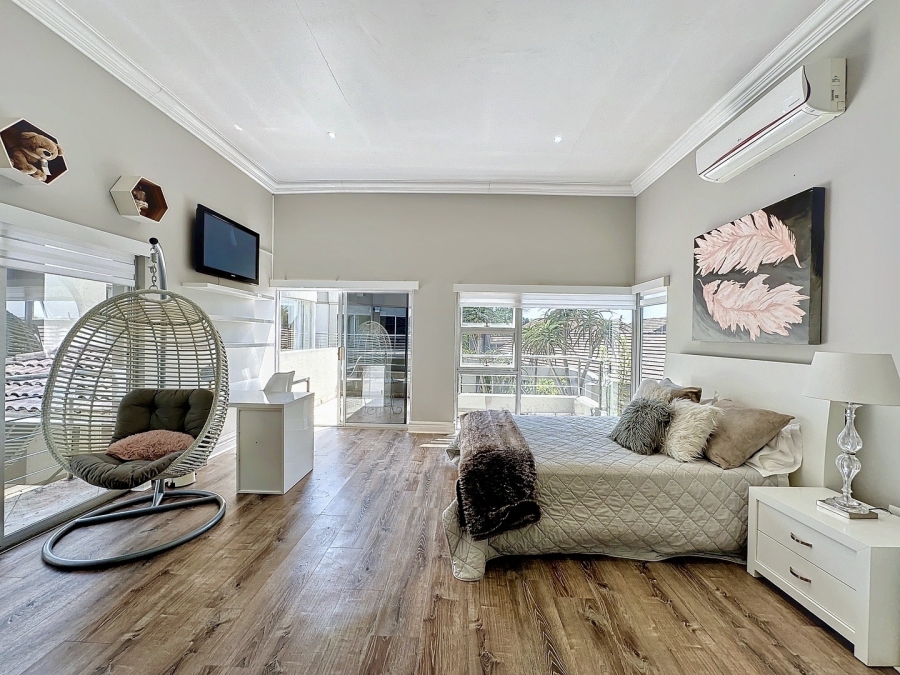 5 Bedroom Property for Sale in Silver Lakes Golf Estate Gauteng