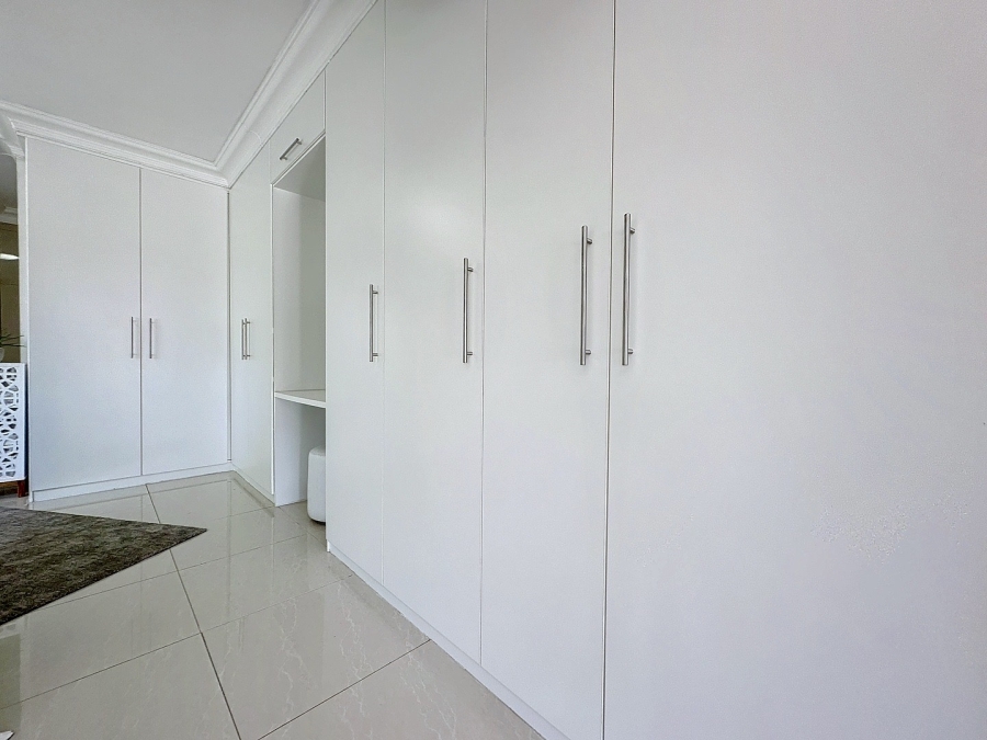 5 Bedroom Property for Sale in Silver Lakes Golf Estate Gauteng