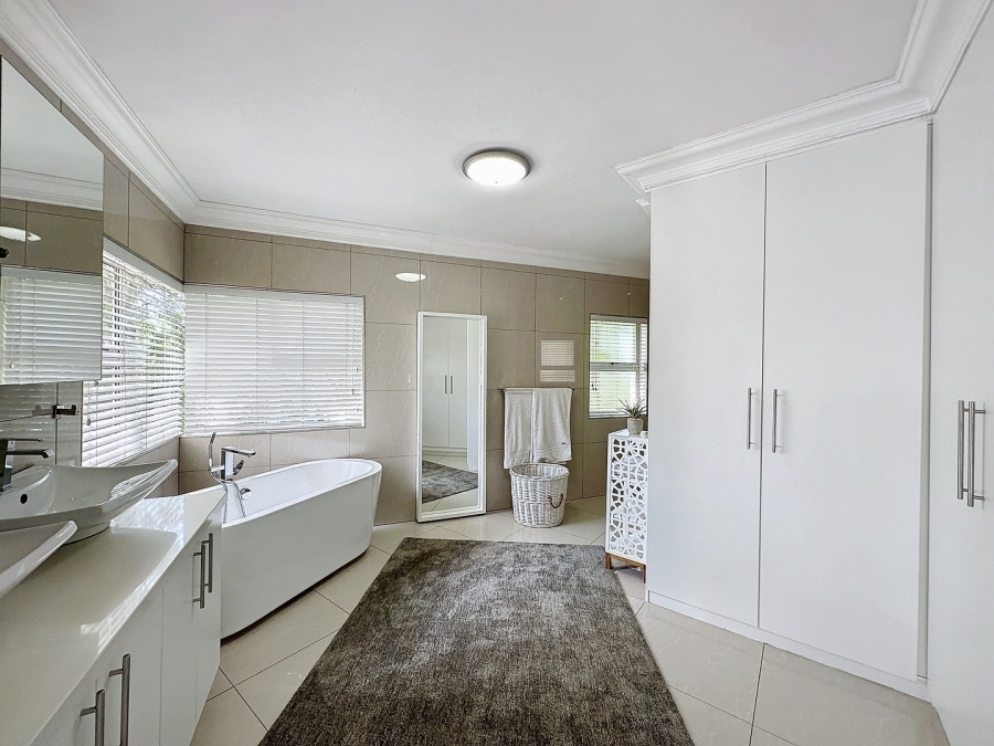 5 Bedroom Property for Sale in Silver Lakes Golf Estate Gauteng