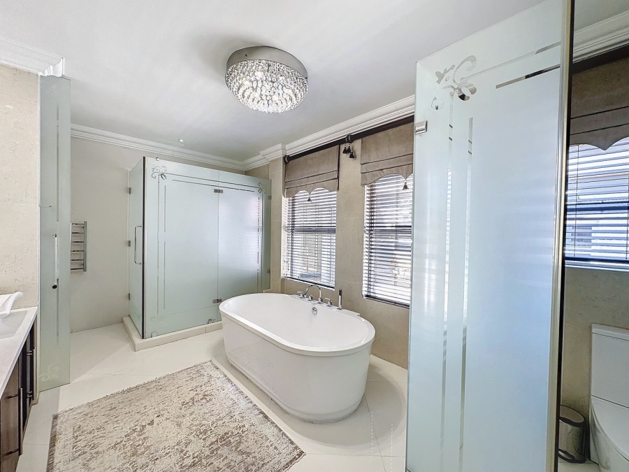 5 Bedroom Property for Sale in Silver Lakes Golf Estate Gauteng