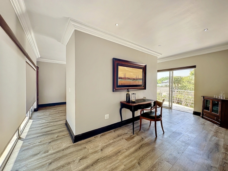 5 Bedroom Property for Sale in Silver Lakes Golf Estate Gauteng