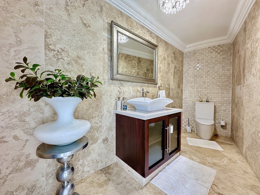 5 Bedroom Property for Sale in Silver Lakes Golf Estate Gauteng