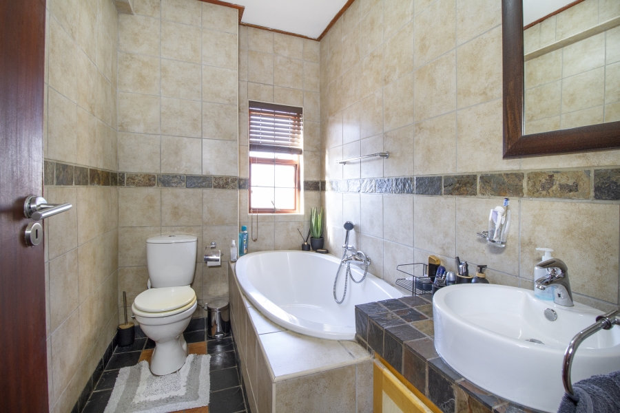 3 Bedroom Property for Sale in Die Wilgers Gauteng