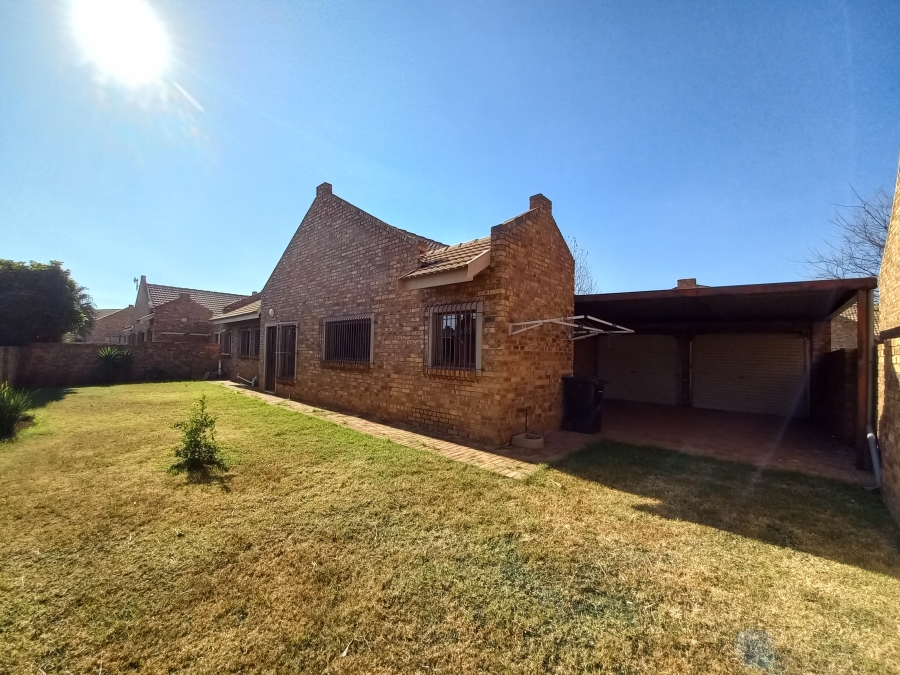 3 Bedroom Property for Sale in Denneoord Gauteng