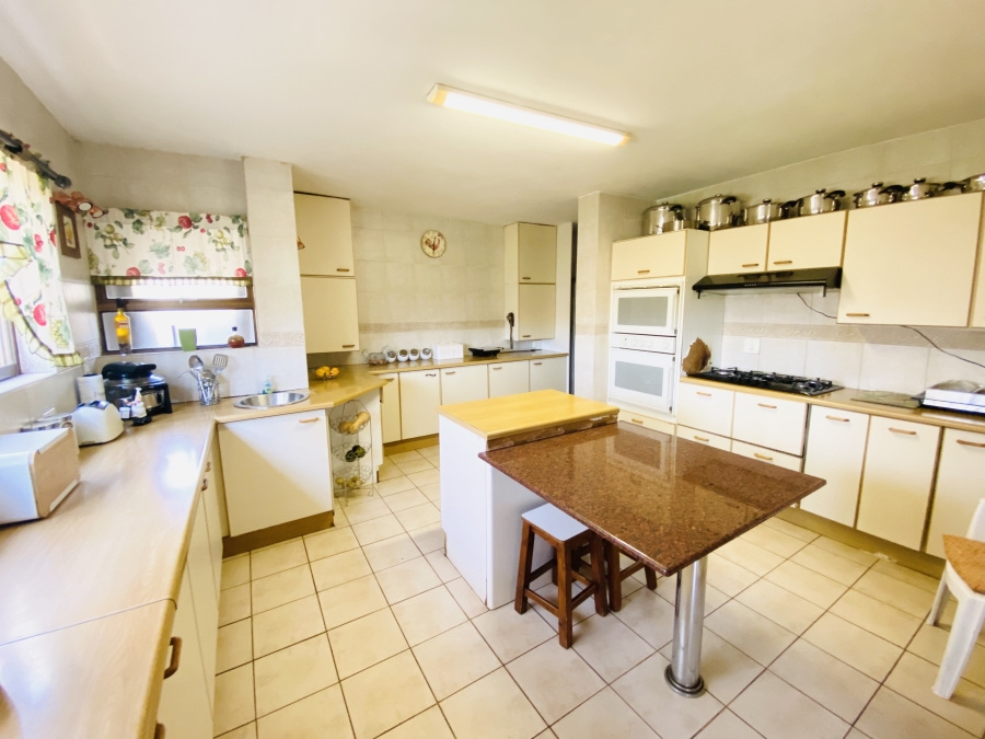 5 Bedroom Property for Sale in Faerie Glen Gauteng