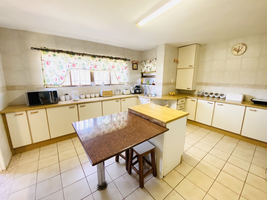 5 Bedroom Property for Sale in Faerie Glen Gauteng