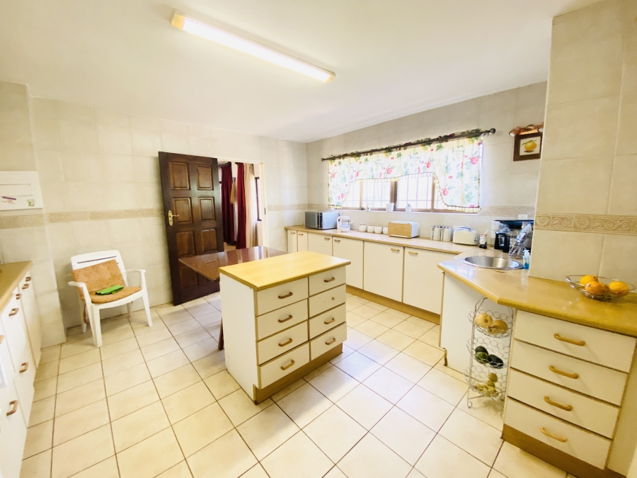 5 Bedroom Property for Sale in Faerie Glen Gauteng