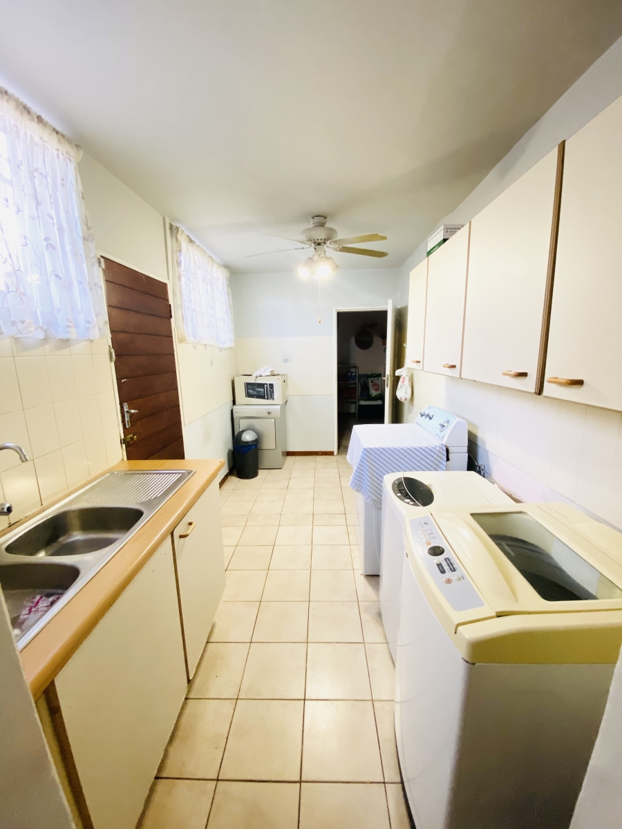 5 Bedroom Property for Sale in Faerie Glen Gauteng