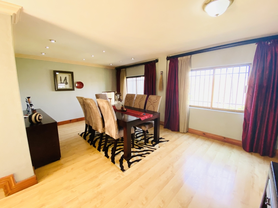 5 Bedroom Property for Sale in Faerie Glen Gauteng