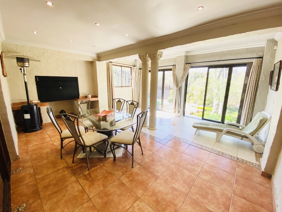 5 Bedroom Property for Sale in Faerie Glen Gauteng