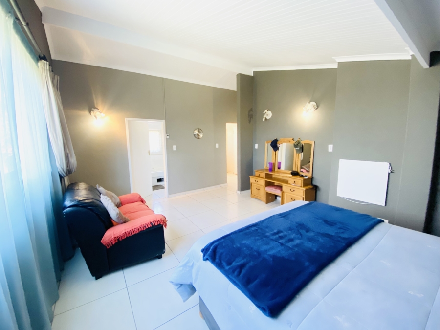 5 Bedroom Property for Sale in Faerie Glen Gauteng