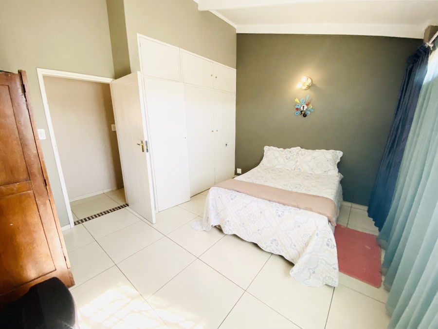 5 Bedroom Property for Sale in Faerie Glen Gauteng