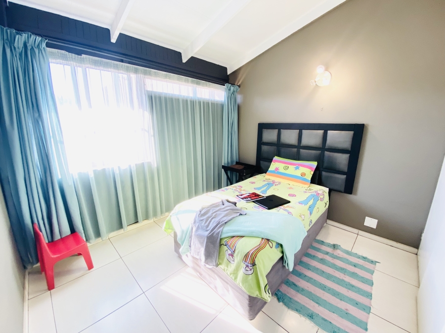 5 Bedroom Property for Sale in Faerie Glen Gauteng