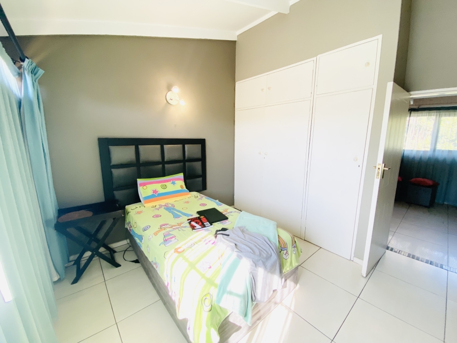 5 Bedroom Property for Sale in Faerie Glen Gauteng
