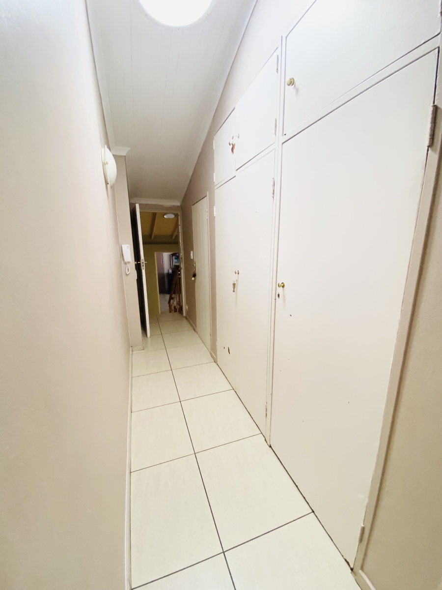 5 Bedroom Property for Sale in Faerie Glen Gauteng