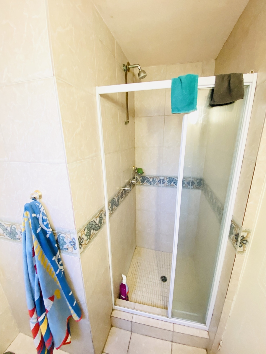 5 Bedroom Property for Sale in Faerie Glen Gauteng