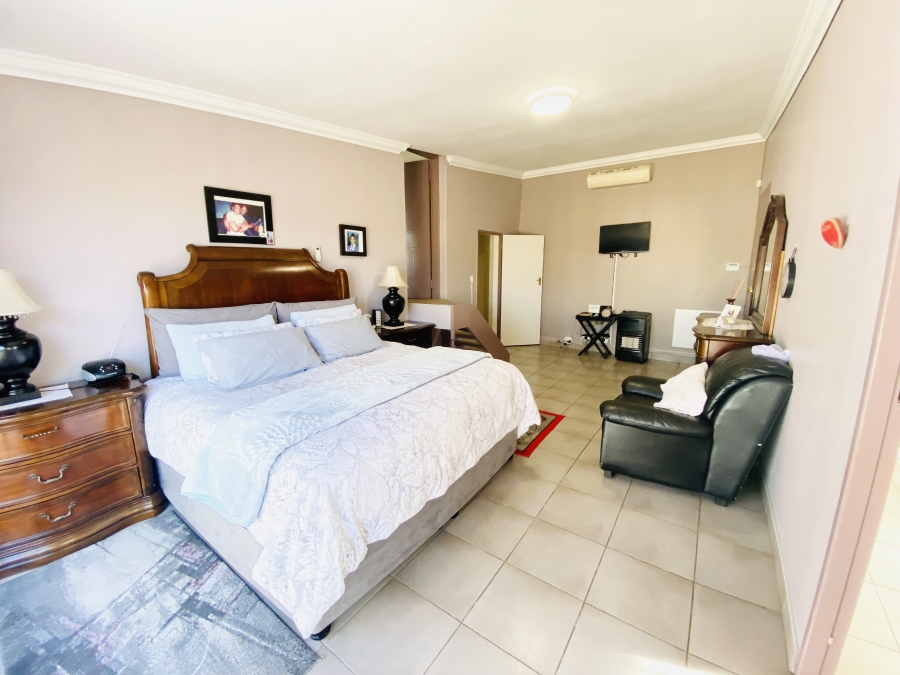 5 Bedroom Property for Sale in Faerie Glen Gauteng