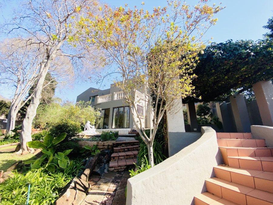 5 Bedroom Property for Sale in Faerie Glen Gauteng