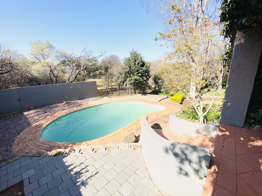 5 Bedroom Property for Sale in Faerie Glen Gauteng