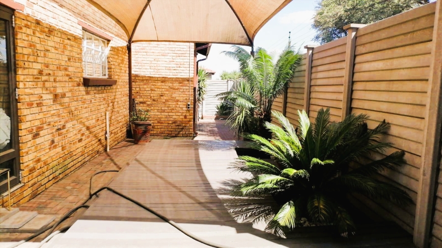 3 Bedroom Property for Sale in Mantevrede Gauteng