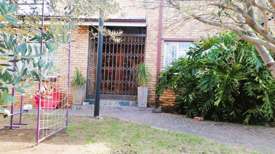 3 Bedroom Property for Sale in Mantevrede Gauteng