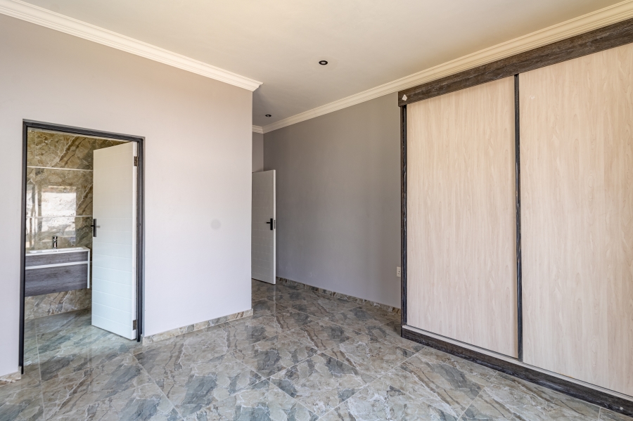 5 Bedroom Property for Sale in Six Fountains Residential Estate Gauteng