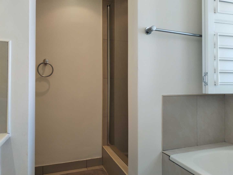 To Let 2 Bedroom Property for Rent in Sandhurst Gauteng