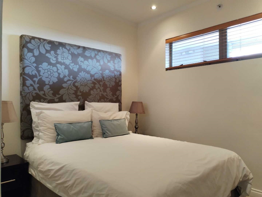 To Let 2 Bedroom Property for Rent in Sandhurst Gauteng