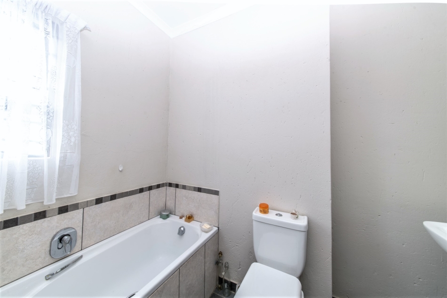 2 Bedroom Property for Sale in Bloubosrand Gauteng