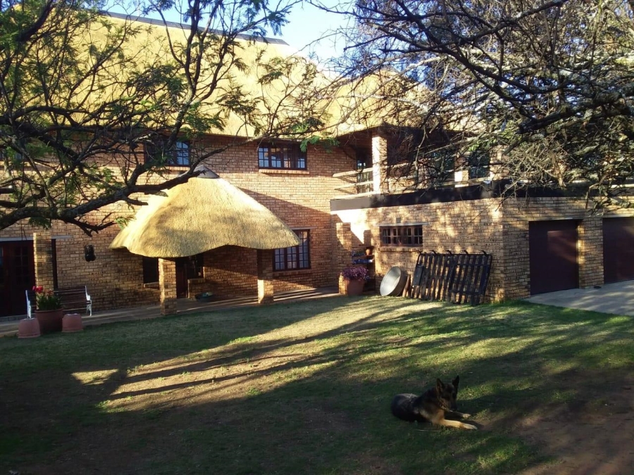 5 Bedroom Property for Sale in Mnandi Gauteng