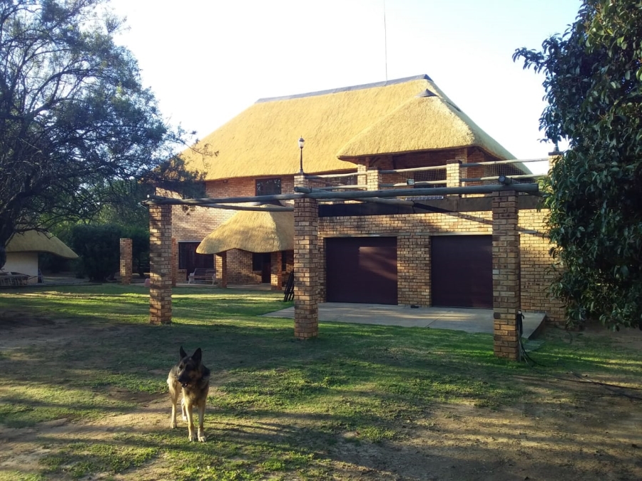 5 Bedroom Property for Sale in Mnandi Gauteng