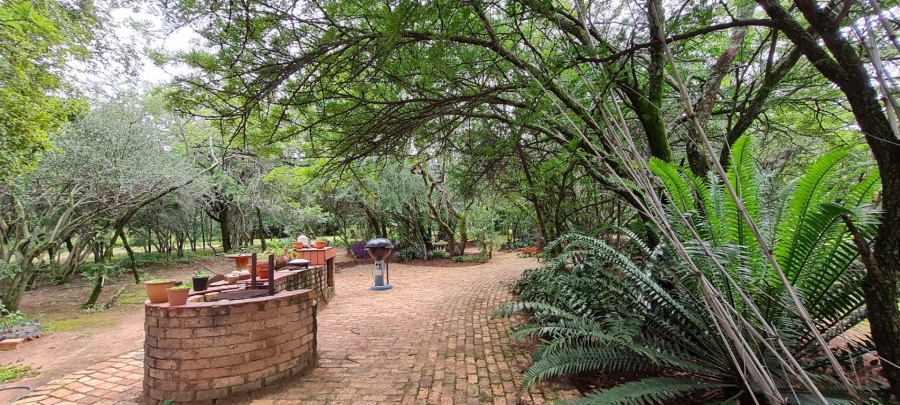 5 Bedroom Property for Sale in Mnandi Gauteng