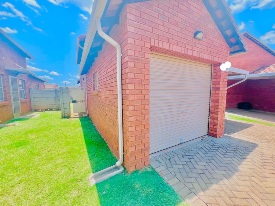 2 Bedroom Property for Sale in Chantelle Gauteng