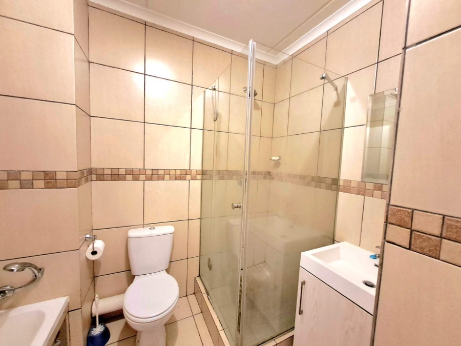2 Bedroom Property for Sale in Barbeque Downs Gauteng