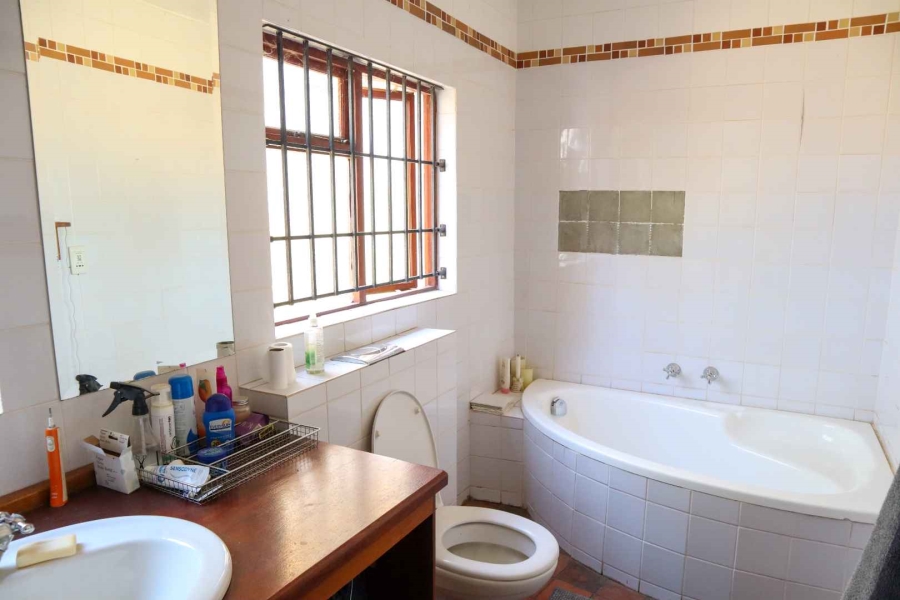 8 Bedroom Property for Sale in Doornrandje Gauteng