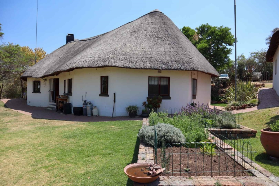 8 Bedroom Property for Sale in Doornrandje Gauteng