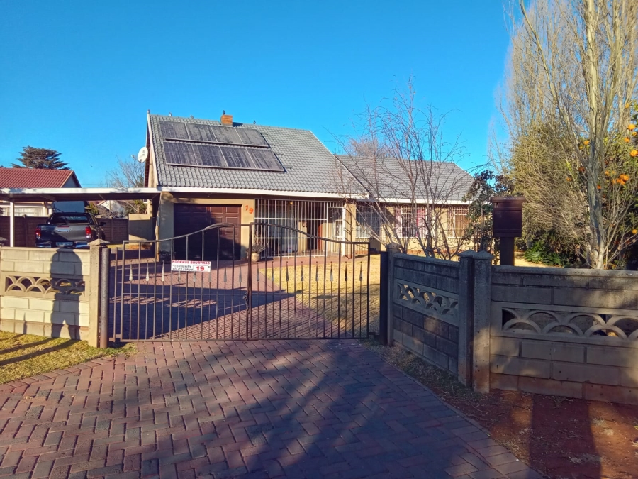 3 Bedroom Property for Sale in Kookrus Gauteng