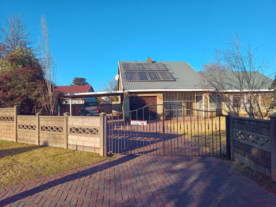 3 Bedroom Property for Sale in Kookrus Gauteng