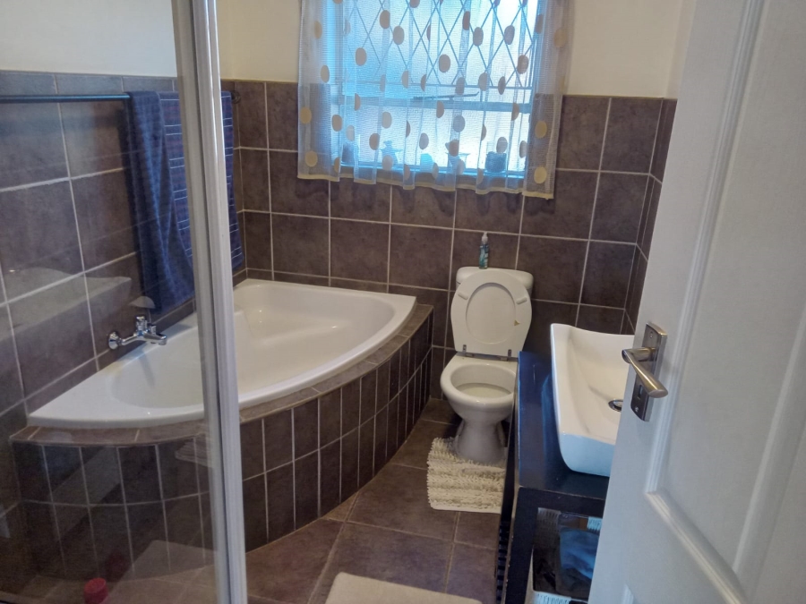 3 Bedroom Property for Sale in Kookrus Gauteng