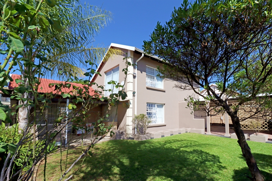 4 Bedroom Property for Sale in Broadacres Gauteng