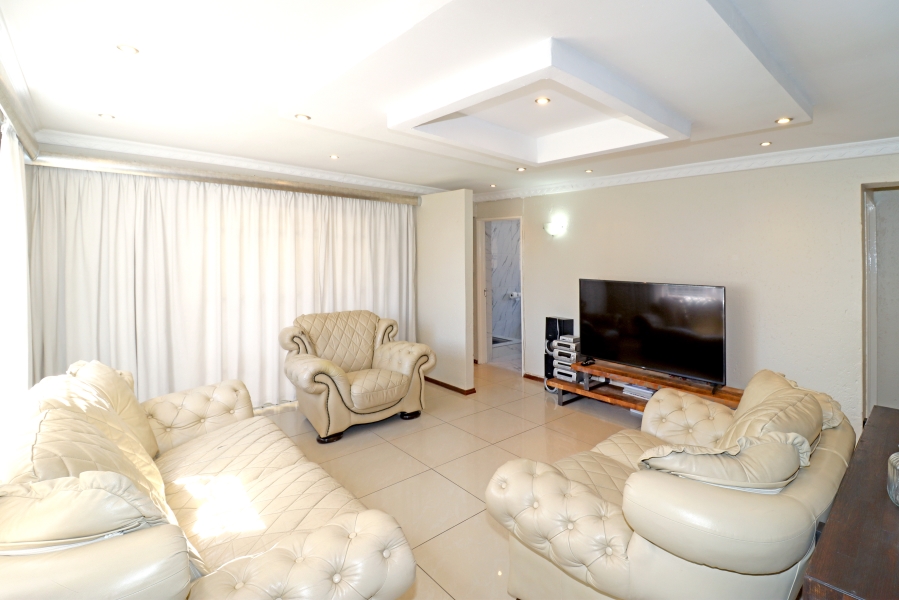 4 Bedroom Property for Sale in Broadacres Gauteng