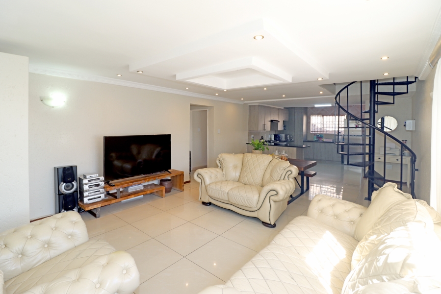 4 Bedroom Property for Sale in Broadacres Gauteng