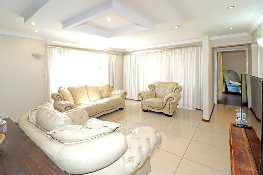 4 Bedroom Property for Sale in Broadacres Gauteng