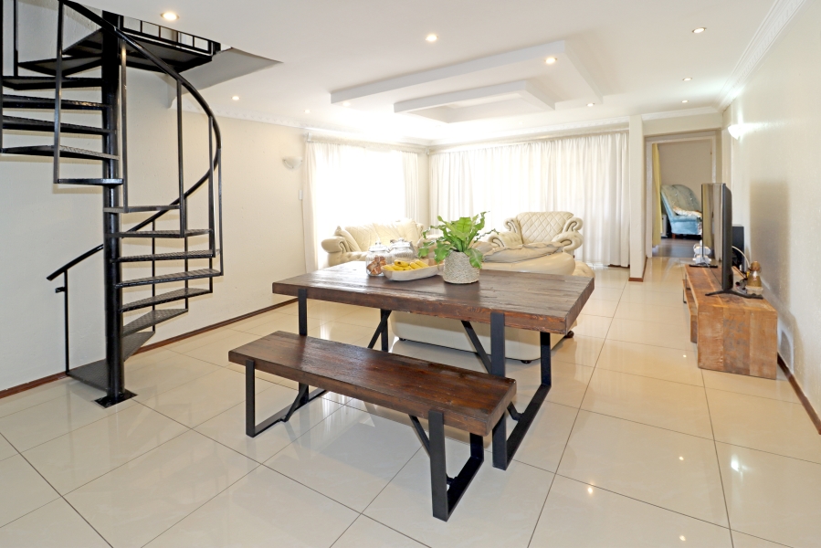 4 Bedroom Property for Sale in Broadacres Gauteng