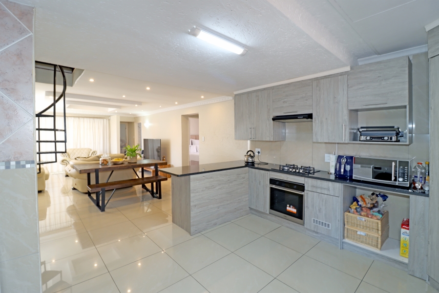 4 Bedroom Property for Sale in Broadacres Gauteng